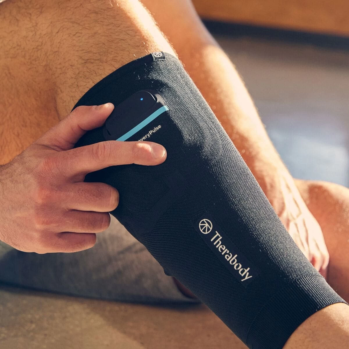 Therabody RecoveryPulse Calf 2 Therabody RecoveryPulse Calf - Image 2
