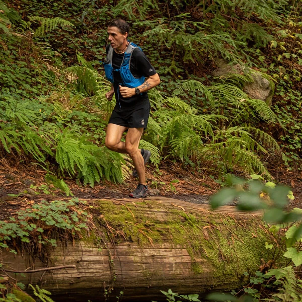 Ultimate Direction Race 6.0 Hydration Vest 3 Ultimate Direction Race 6.0 Hydration Vest - Image 3